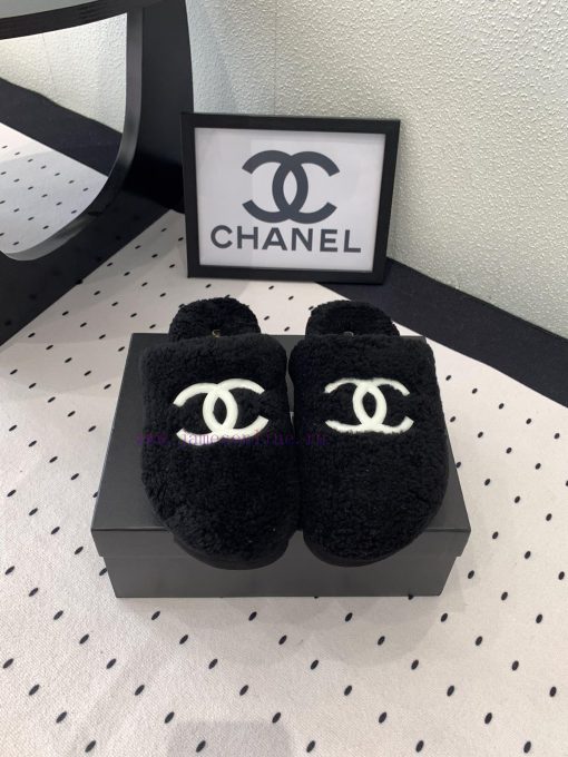 Chanel's new thick soled hairy shoes are fashionable and stylish, with a delicate and soft tr4etsj3c