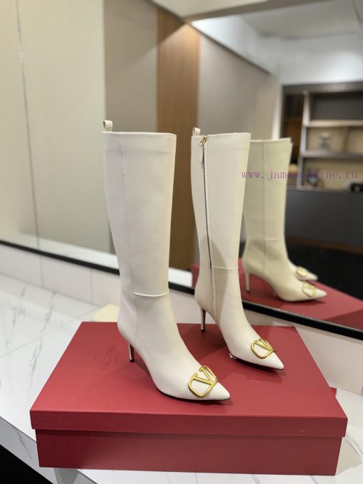 𝑉𝐴𝐿𝐸𝑁𝑇𝐼𝑁𝑂 Valentino ͥ Purchasing LevelThe new season's Warren boots and shoes are also so bef4j00qqz - Image 2