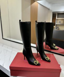 𝑉𝐴𝐿𝐸𝑁𝑇𝐼𝑁𝑂 Valentino ͥ Purchasing LevelThe new season's Warren boots and shoes are also so bev1rovaab