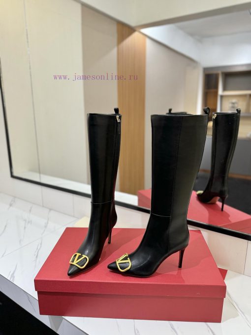 𝑉𝐴𝐿𝐸𝑁𝑇𝐼𝑁𝑂 Valentino ͥ Purchasing LevelThe new season's Warren boots and shoes are also so bev1rovaab - Image 7