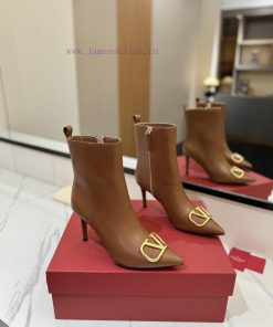 𝑉𝐴𝐿𝐸𝑁𝑇𝐼𝑁𝑂 Valentino ͥ Purchasing LevelThe new season's Warren boots and shoes are also so bef90dgym4