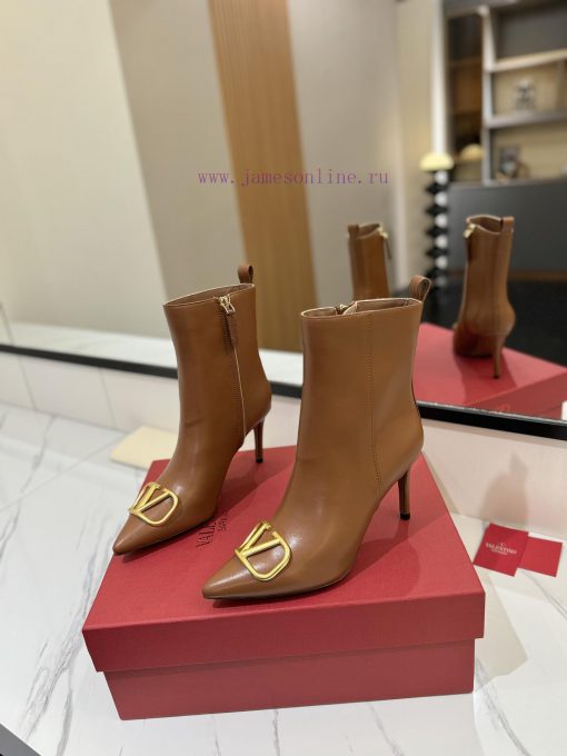 𝑉𝐴𝐿𝐸𝑁𝑇𝐼𝑁𝑂 Valentino ͥ Purchasing LevelThe new season's Warren boots and shoes are also so bef90dgym4 - Image 3