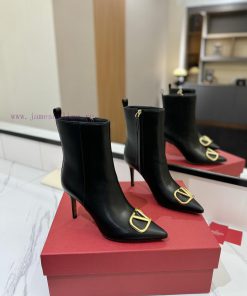 𝑉𝐴𝐿𝐸𝑁𝑇𝐼𝑁𝑂 Valentino ͥ Purchasing LevelThe new season's Warren boots and shoes are also so besooduus2