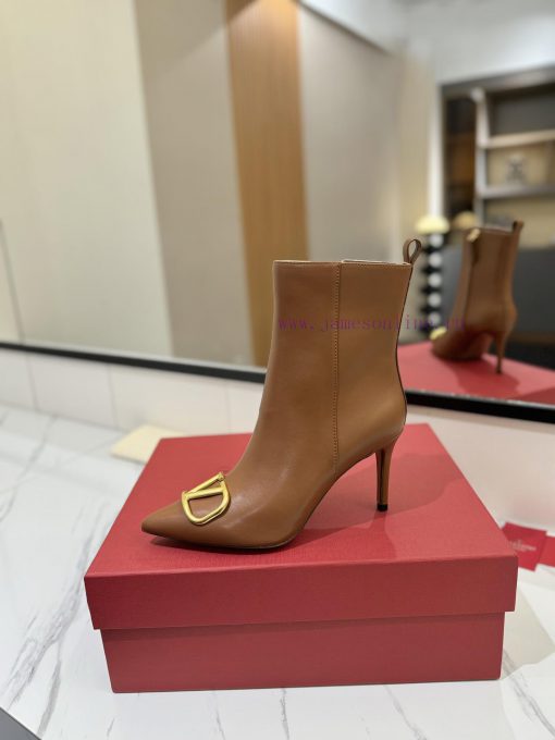 𝑉𝐴𝐿𝐸𝑁𝑇𝐼𝑁𝑂 Valentino ͥ Purchasing LevelThe new season's Warren boots and shoes are also so bef90dgym4 - Image 4