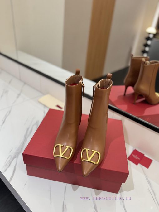𝑉𝐴𝐿𝐸𝑁𝑇𝐼𝑁𝑂 Valentino ͥ Purchasing LevelThe new season's Warren boots and shoes are also so bef90dgym4 - Image 5