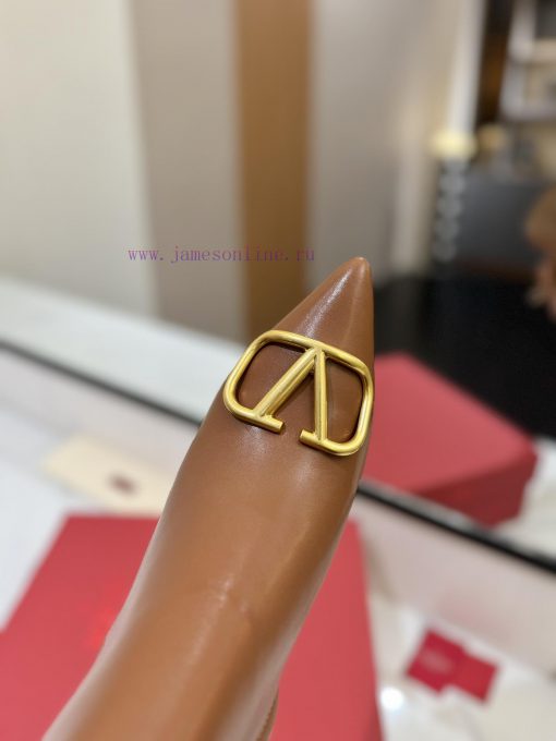 𝑉𝐴𝐿𝐸𝑁𝑇𝐼𝑁𝑂 Valentino ͥ Purchasing LevelThe new season's Warren boots and shoes are also so bef90dgym4 - Image 8
