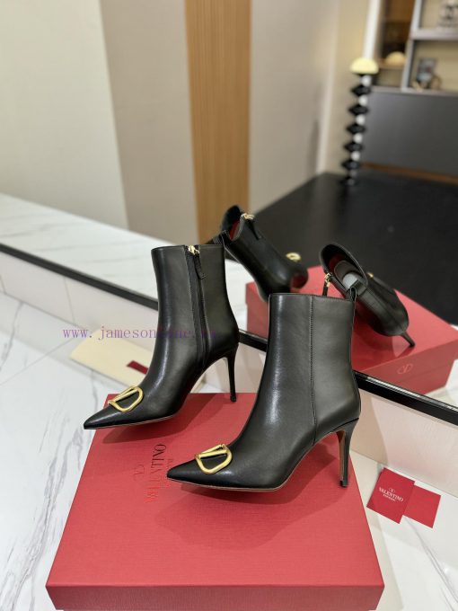 𝑉𝐴𝐿𝐸𝑁𝑇𝐼𝑁𝑂 Valentino ͥ Purchasing LevelThe new season's Warren boots and shoes are also so besooduus2 - Image 6