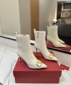 𝑉𝐴𝐿𝐸𝑁𝑇𝐼𝑁𝑂 Valentino ͥ Purchasing LevelThe new season's Warren boots and shoes are also so beulk4rkv3