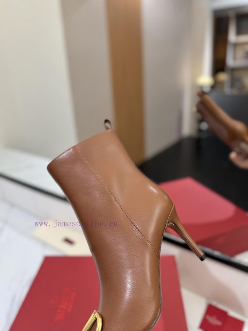 𝑉𝐴𝐿𝐸𝑁𝑇𝐼𝑁𝑂 Valentino ͥ Purchasing LevelThe new season's Warren boots and shoes are also so bef90dgym4 - Image 10