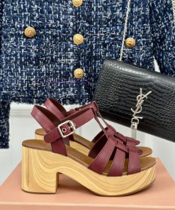 MIU MIU/Miu Miu Classic Waterproof Platform Thick Heel Pig Cage SandalsThis sandal is really3i9nv29i