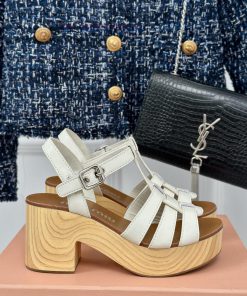 MIU MIU/Miu Miu Classic Waterproof Platform Thick Heel Pig Cage SandalsThis sandal is reallyp01rwgc7
