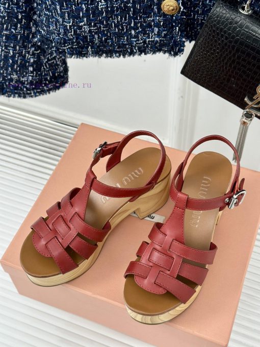 MIU MIU/Miu Miu Classic Waterproof Platform Thick Heel Pig Cage SandalsThis sandal is reallybtf6bqg6 - Image 3