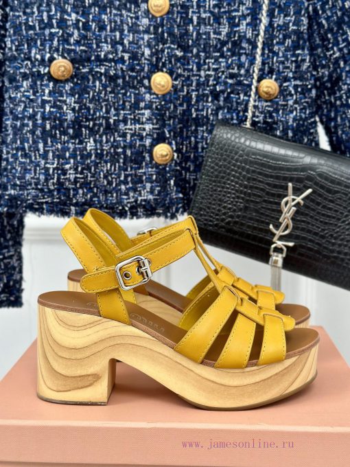 MIU MIU/Miu Miu Classic Waterproof Platform Thick Heel Pig Cage SandalsThis sandal is reallyodsxcion