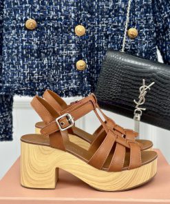MIU MIU/Miu Miu Classic Waterproof Platform Thick Heel Pig Cage SandalsThis sandal is reallywx6ce27w