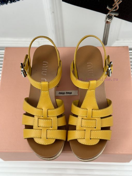 MIU MIU/Miu Miu Classic Waterproof Platform Thick Heel Pig Cage SandalsThis sandal is reallyodsxcion - Image 5