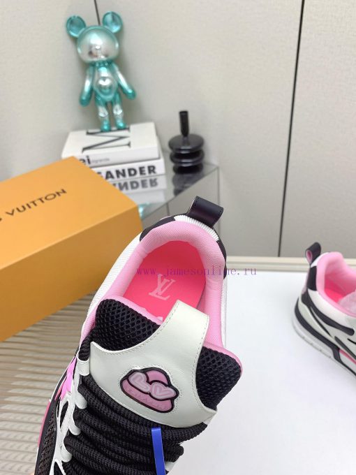 LV's new Skate sneakers have a unique style with a genuine leather face and lucky clover. Th0x8giq2i - Image 7