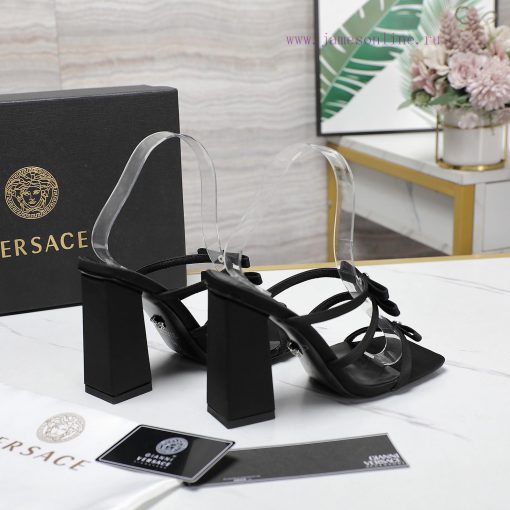 The mostVersace series launchedThe most high-end colors are bright and suitable for pairing 1qgw63mp
