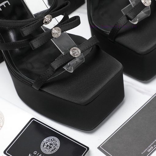 The mostVersace series launchedThe most high-end colors are bright and suitable for pairing 675tinty