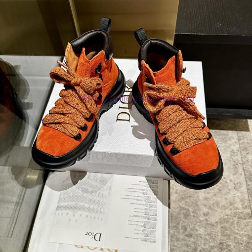 The new C 'est Dior sneakers from the Dior 2024 series showcase a striking and fashionable sre3mbgq6