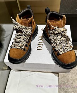 The new C 'est Dior sneakers from the Dior 2024 series showcase a striking and fashionable s2vwdhemp