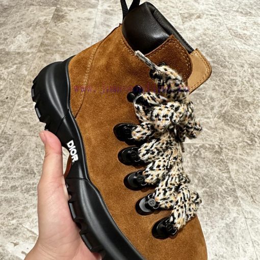 The new C 'est Dior sneakers from the Dior 2024 series showcase a striking and fashionable s2vwdhemp - Image 9