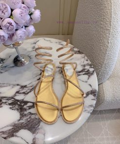 Ren * Caovell *'s new rhinestone snake shaped flat sandals always exude a fairy like aura. Tz8n9w3hz