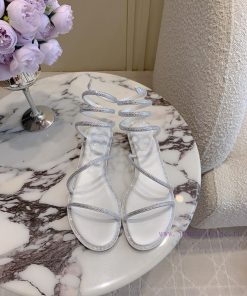Ren * Caovell *'s new rhinestone snake shaped flat sandals always exude a fairy like aura. T86u23cv2