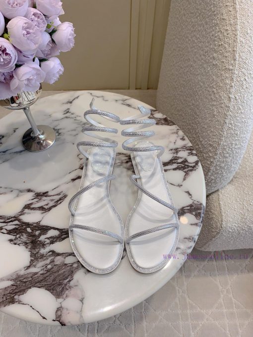 Ren * Caovell *'s new rhinestone snake shaped flat sandals always exude a fairy like aura. T86u23cv2