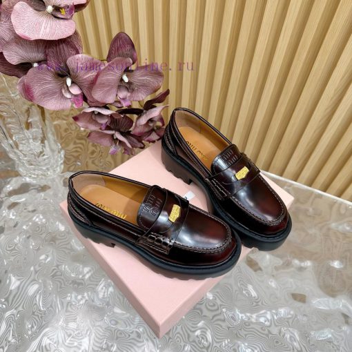 Top tier MiuMiu 2024 new retro loafers look great with casual matching on the feet, a must-h6zhzekk1 - Image 4