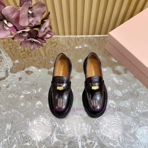 Top tier MiuMiu 2024 new retro loafers look great with casual matching on the feet, a must-h6zhzekk1 - Image 5