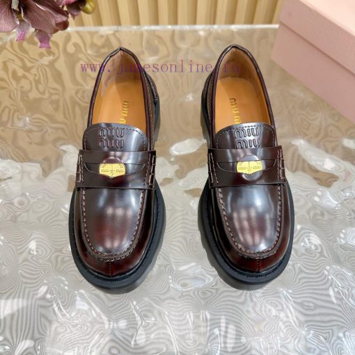Top tier MiuMiu 2024 new retro loafers look great with casual matching on the feet, a must-h6zhzekk1 - Image 6