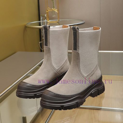 The Brunello Cucinelli boots, inspired by the classic Le Fu shoes, define the modern and elevc92zy1d