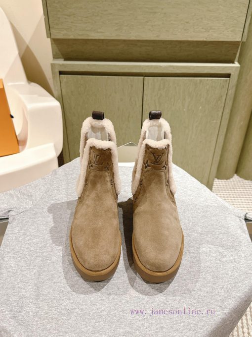 | ²⁰²4 𝐬𝐬  🤍🤎 Synchronize the latest deer skin printed short bootsLouis Vuitton LV exudes 82olnah6
