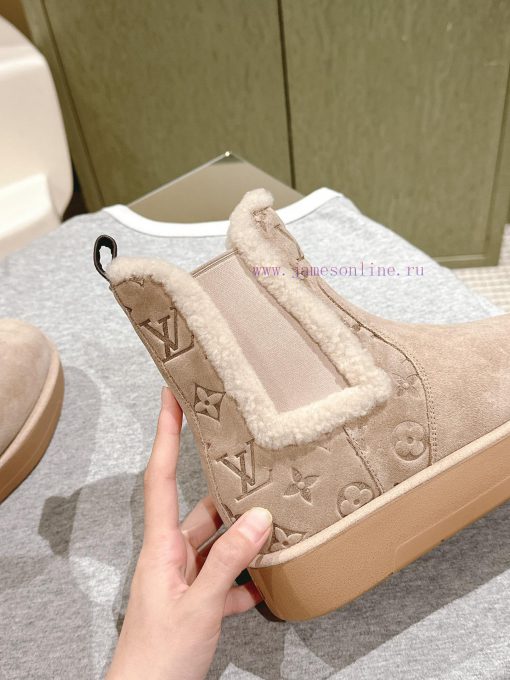 | ²⁰²4 𝐬𝐬  🤍🤎 Synchronize the latest deer skin printed short bootsLouis Vuitton LV exudes 9xkgigy8 - Image 7