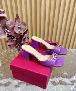 2024  🤎Valentino  Paris fashion show launches latest thick heeled slippers—————————————— Val3h0b4gjj