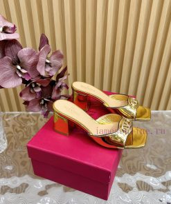 2024  🤎 Valentino Paris fashion show launches latest thick heeled slippers——————————————Valewatd632l