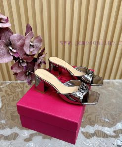 2024  🤎 Valentino Paris fashion show launches latest thick heeled slippers——————————————Valeqy82n5cl