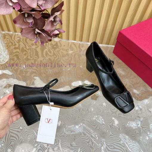 -- New Warren——————2024 Top Quality Valentino Coarse Heel Mary Jane Single Shoes with Exquisqesmu1ec - Image 9