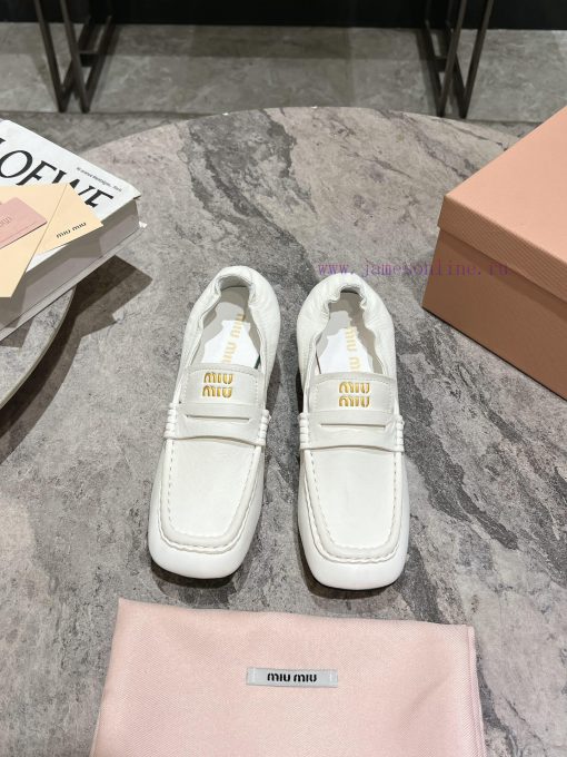 Flat bottomed middle heel 10MIUMIU 25 Spring/Summer Paris Fashion Show New Product Runway Stfx5icnwm - Image 3