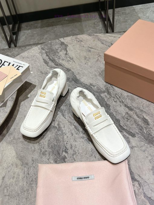 Flat bottomed middle heel 10MIUMIU 25 Spring/Summer Paris Fashion Show New Product Runway Stfx5icnwm - Image 4
