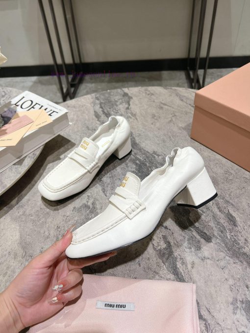 Flat bottomed middle heel 10MIUMIU 25 Spring/Summer Paris Fashion Show New Product Runway Stfx5icnwm - Image 5