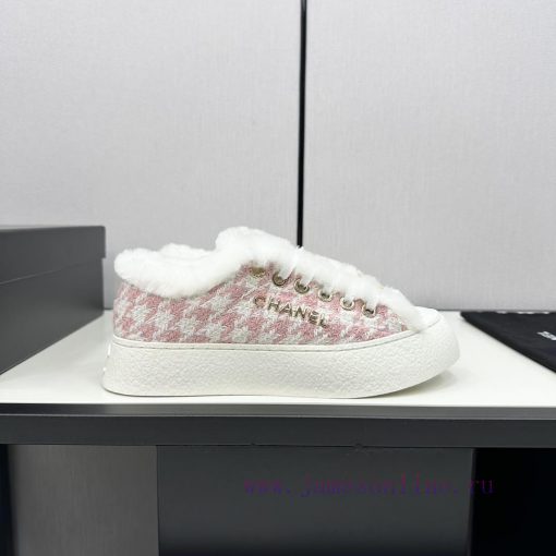 Chane2024 Top Casual SneakersThis classic design features a shoe upper with a variety of embqyq05pv7