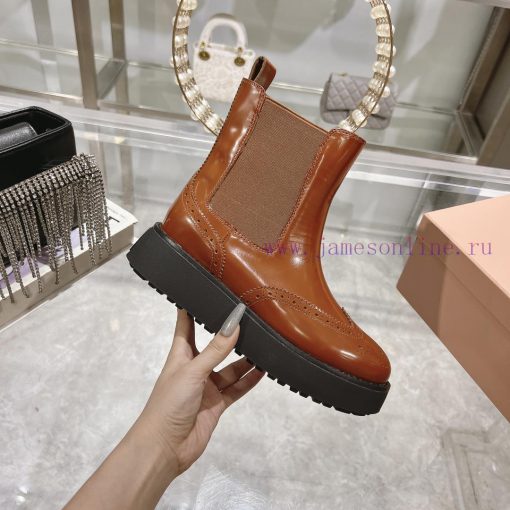 Miu Miu new retro short bootsA must-have for popular sports shoes in terms of appearance. It88y7xi9y - Image 3