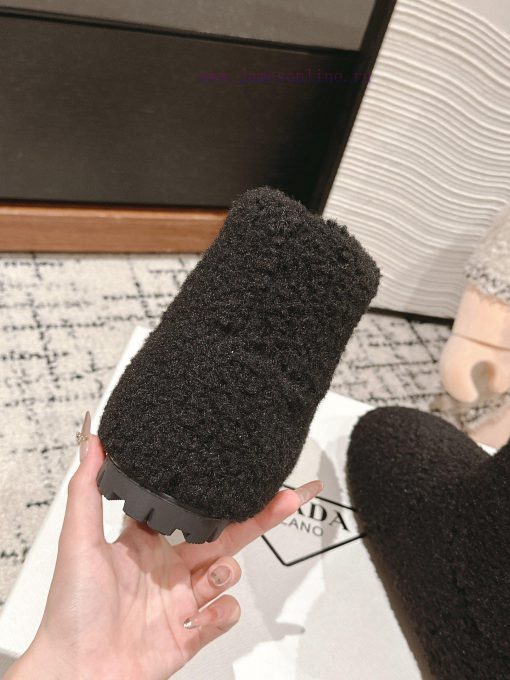 Top qualityPrada fw24 new arrival～P Home 2024 Autumn/Winter New Triangle Logo Hairy BootsHowuo8t83w6 - Image 8