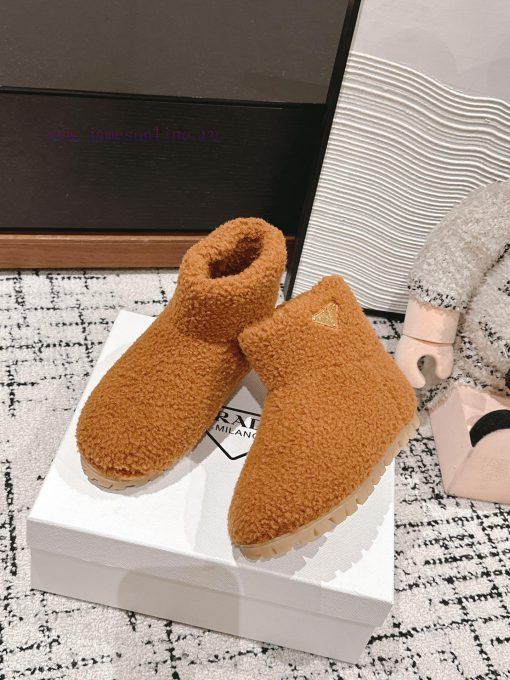 Top qualityPrada fw24 new arrival～P Home 2024 Autumn/Winter New Triangle Logo Hairy BootsHowjppsohwq - Image 4