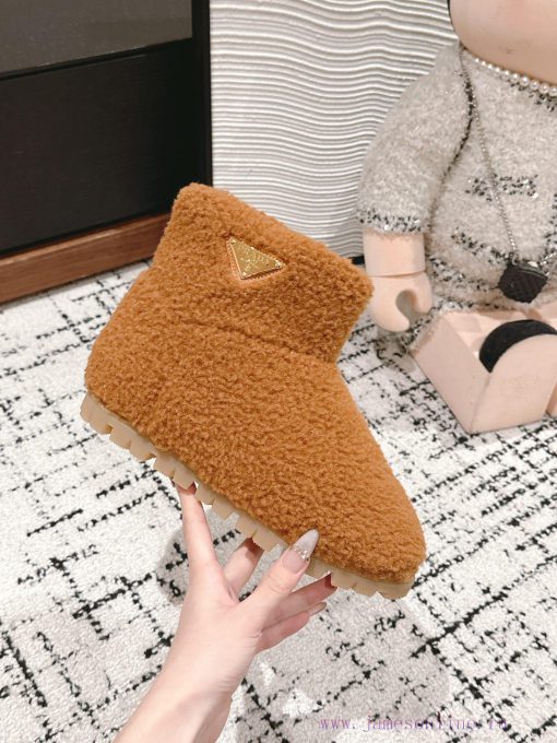 Top qualityPrada fw24 new arrival～P Home 2024 Autumn/Winter New Triangle Logo Hairy BootsHowjppsohwq - Image 6