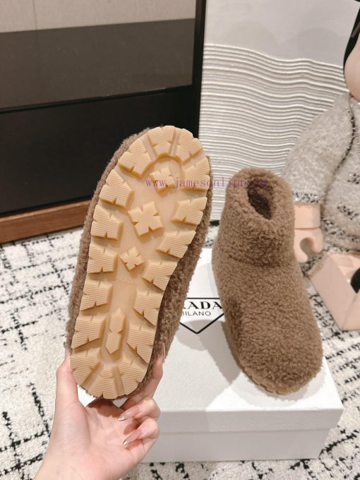 Top qualityPrada fw24 new arrival～P Home 2024 Autumn/Winter New Triangle Logo Hairy BootsHowa0mk7hob - Image 10