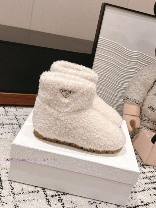 Top qualityPrada fw24 new arrival～P Home 2024 Autumn/Winter New Triangle Logo Hairy BootsHowfpgkk27e - Image 3
