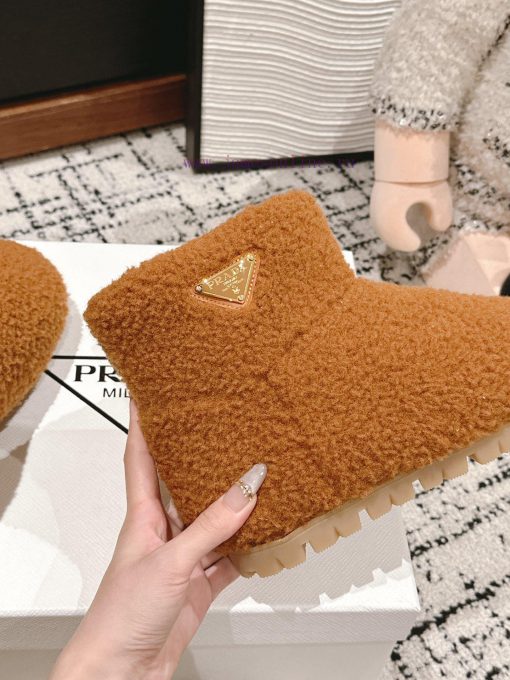 Top qualityPrada fw24 new arrival～P Home 2024 Autumn/Winter New Triangle Logo Hairy BootsHowjppsohwq - Image 9