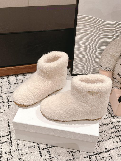 Top qualityPrada fw24 new arrival～P Home 2024 Autumn/Winter New Triangle Logo Hairy BootsHowfpgkk27e - Image 5